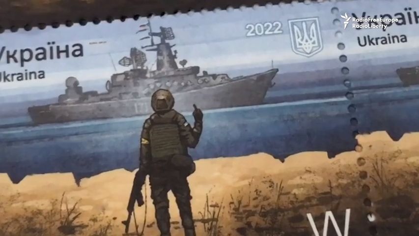 Video: Na známku s ruskou válečnou lodí, která má jít do …, se stojí fronty